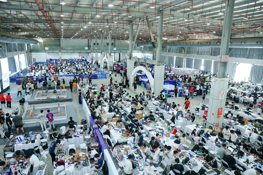 吴瑾怡等同学组成的两支参赛队