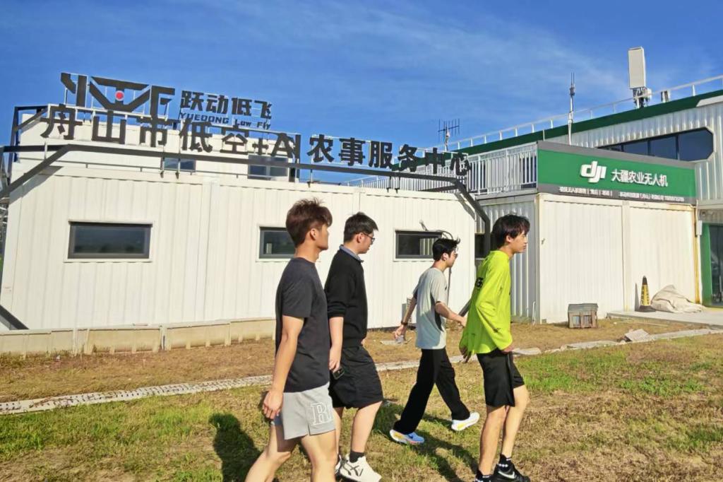 实践团先后走访普陀黄杨尖村